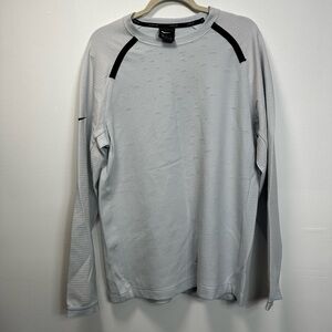 Nike Men's Gray Long Sleeve Tee